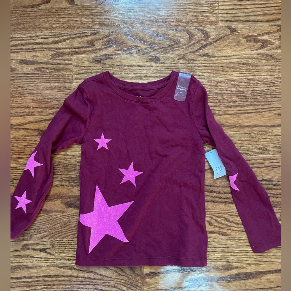 ⭐️New Gap kids star long sleeve shirt in size 4/5⭐️